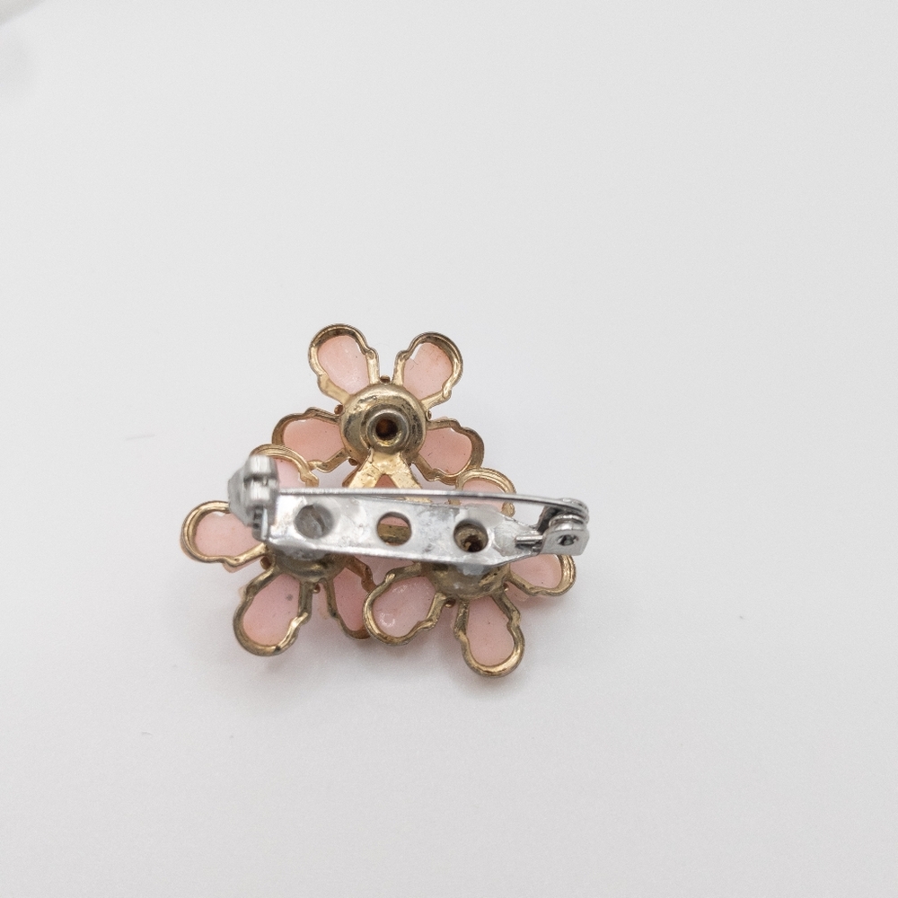 Retro Necklace, Earrings, and Brooch In Beautiful Pastel Pink Feminine Cottage - Picture 5 of 5